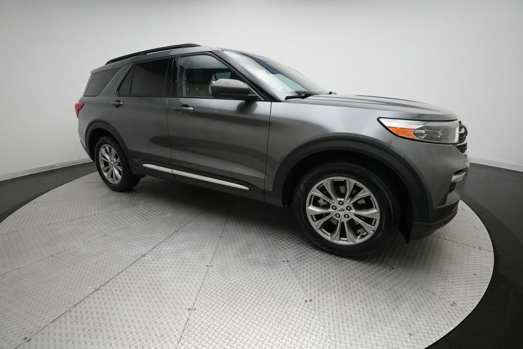 Used 2023 Ford Explorer XLT w/ Equipment Group 202A AWD/4WD image 37