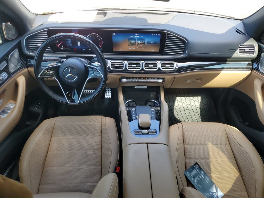 Used 2025 Mercedes-Benz GLS 580 4MATIC image 15