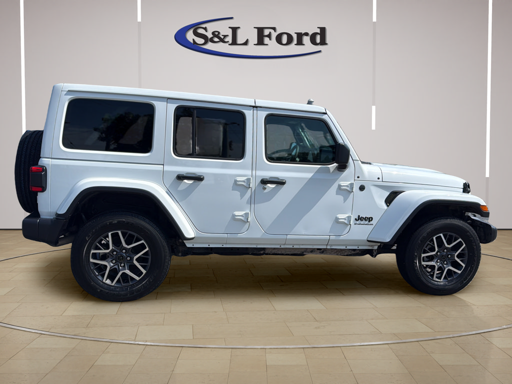 Used 2025 Jeep Wrangler Unlimited Sahara AWD/4WD image 9