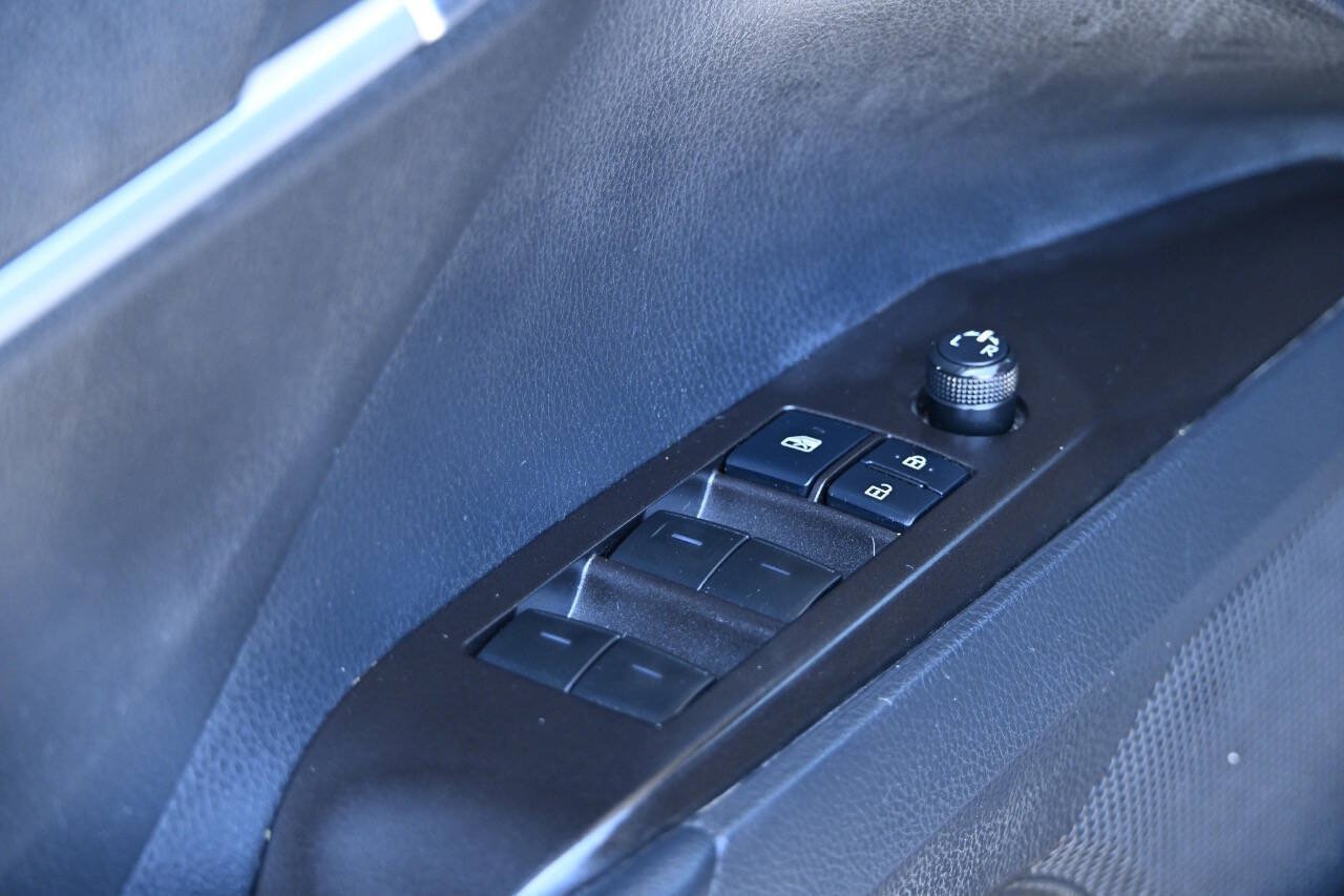 Used 2022 Toyota Camry SE w/ Carpet Mat Package (TMS) FWD image 9