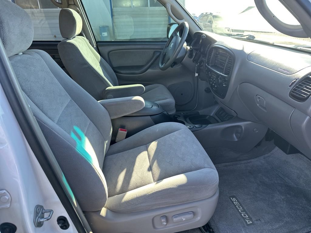 Used 2005 Toyota Sequoia SR5 image 9