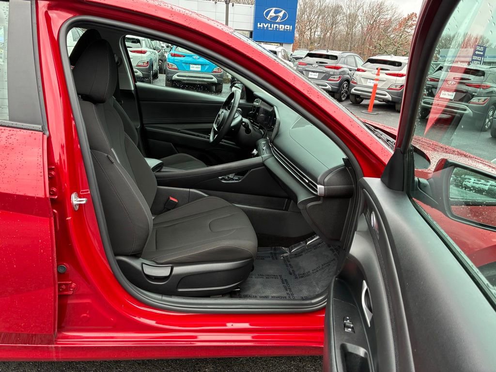 Used 2023 Hyundai Elantra SEL w/ Convenience Package image 17
