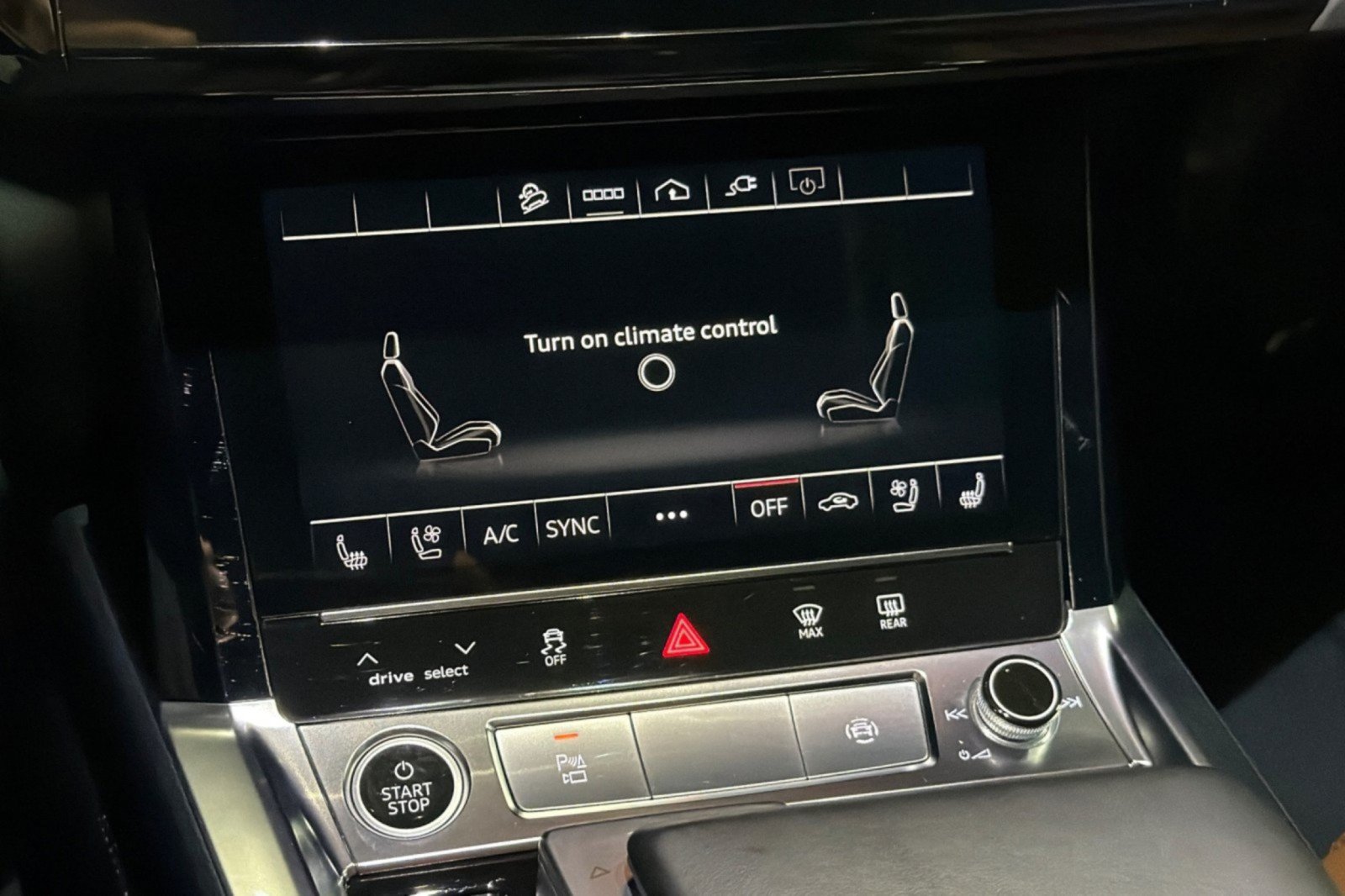 Used 2024 Audi Q8 e-tron Premium Plus AWD/4WD image 18