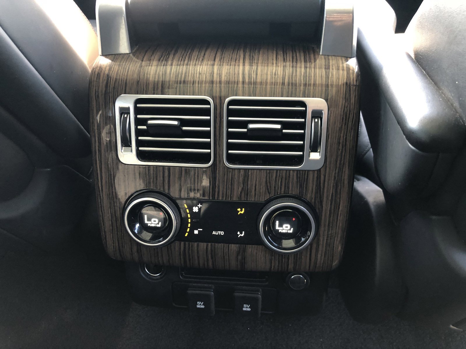 Used 2018 Land Rover Range Rover HSE image 16