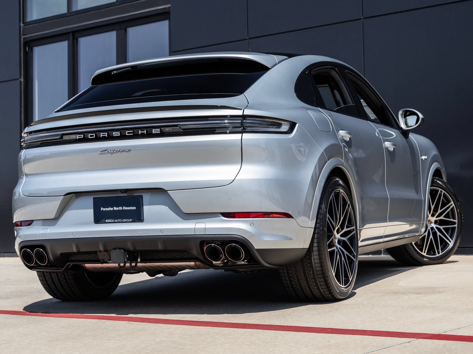 Certified 2026 Porsche Cayenne E-Hybrid Coupe AWD/4WD image 11