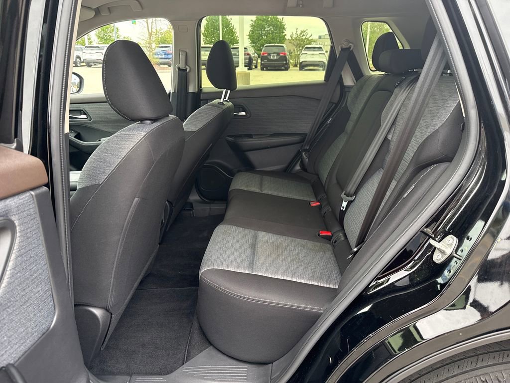 Used 2023 Nissan Rogue SV image 30