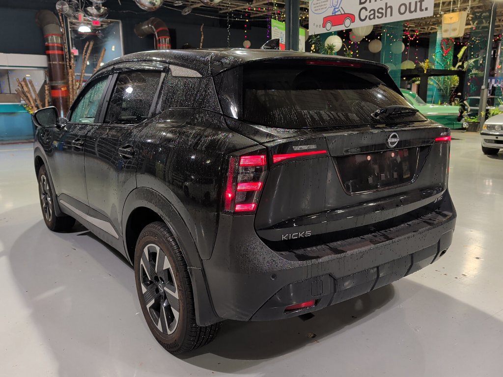 Used 2025 Nissan Kicks SV AWD/4WD image 11