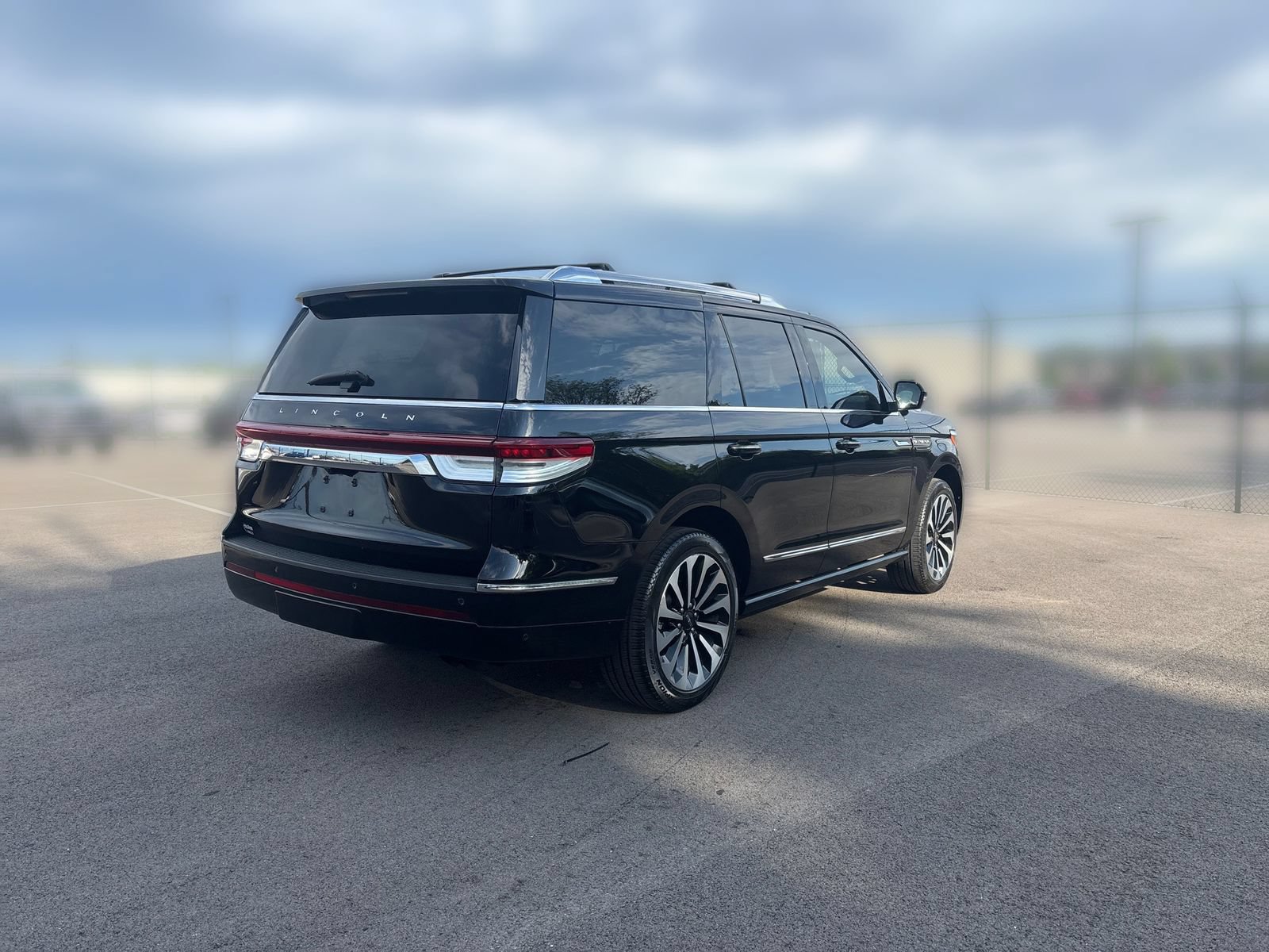 Certified 2023 Lincoln Navigator Reserve AWD/4WD image 5