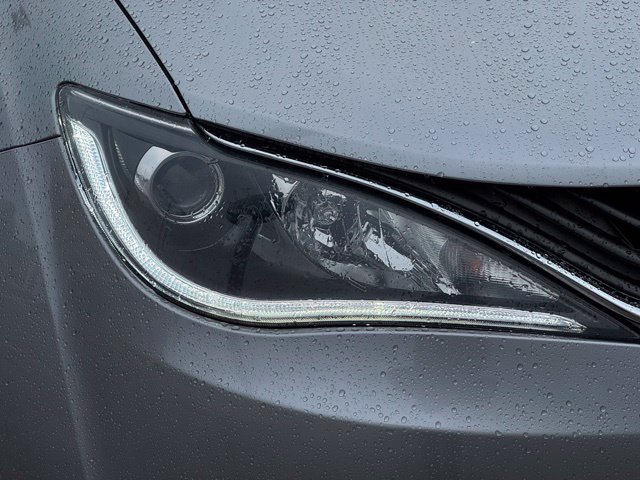 Used 2019 Chrysler Pacifica Touring Plus FWD image 38