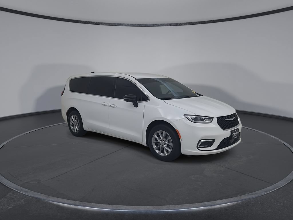 Used 2025 Chrysler Pacifica Select AWD/4WD image 4