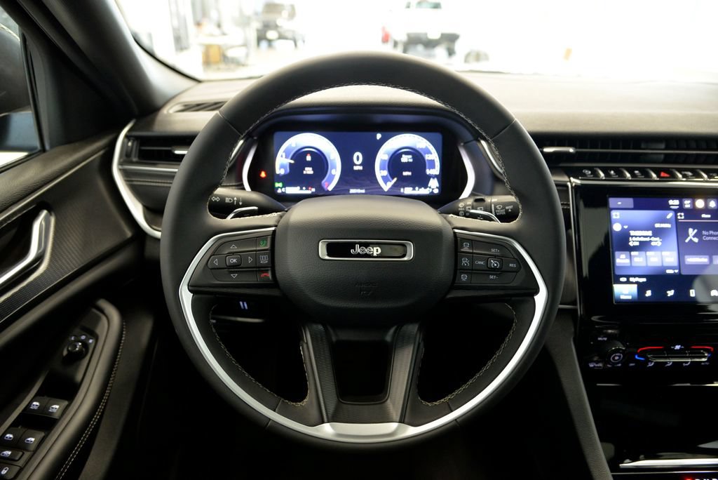 Used 2024 Jeep Grand Cherokee Laredo X AWD/4WD image 18