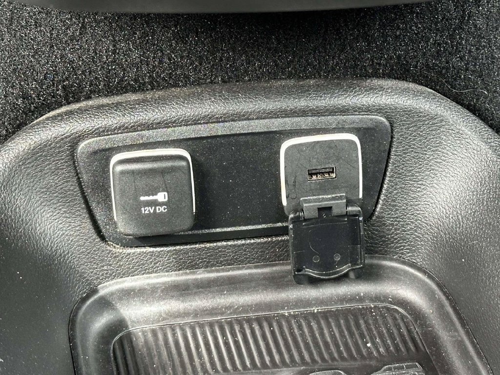Used 2019 Chrysler Pacifica Touring-L w/ Advanced Safetytec Group FWD image 23