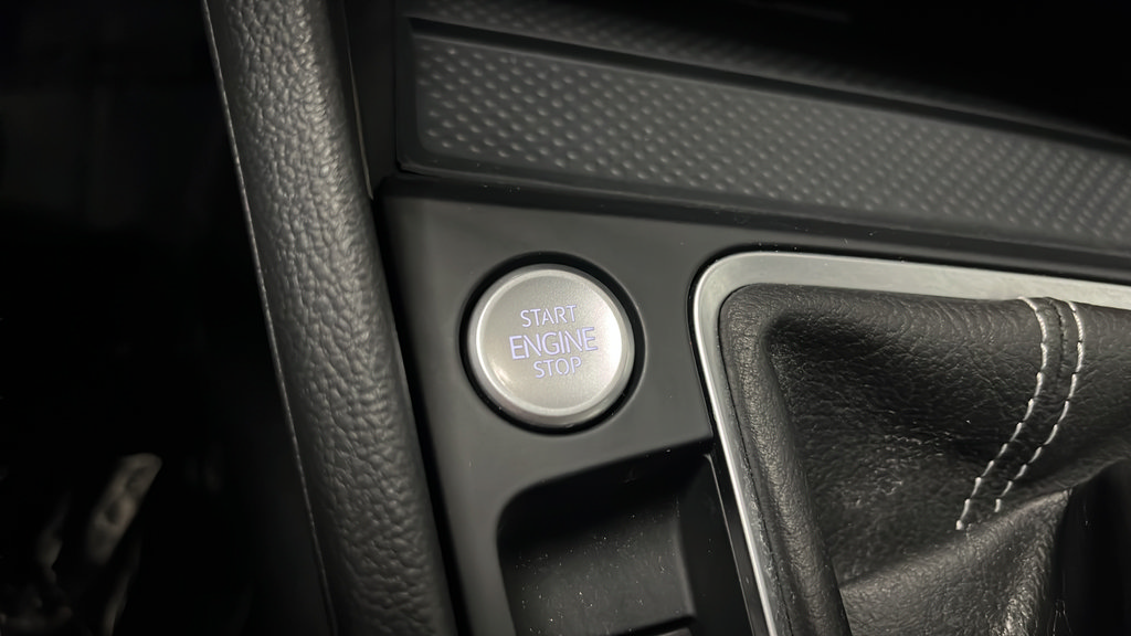Used 2025 Volkswagen Jetta SE w/ Sunroof Package FWD image 22