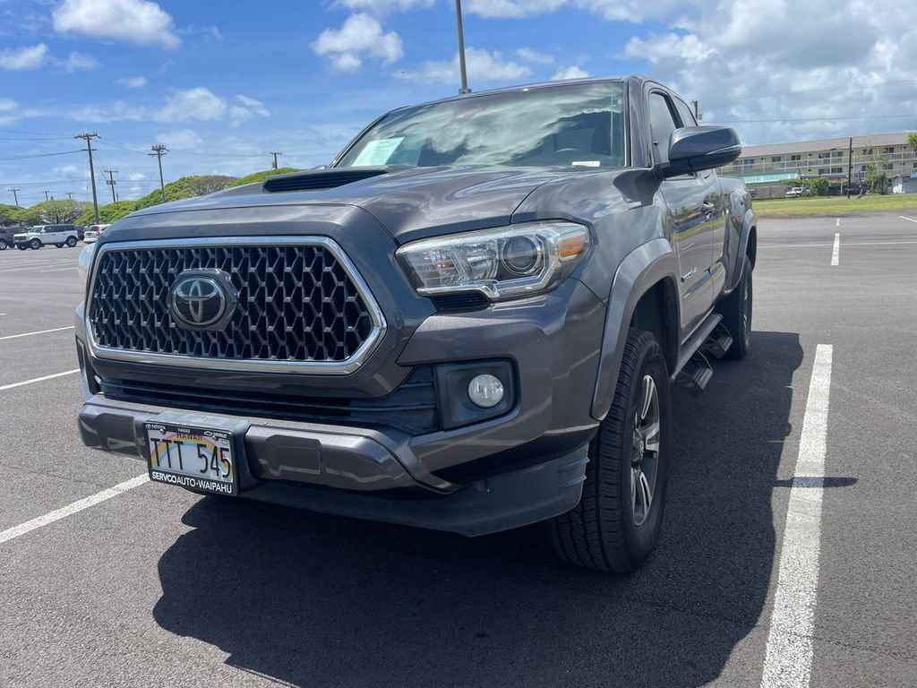 Used 2019 Toyota Tacoma TRD Sport AWD/4WD image 2