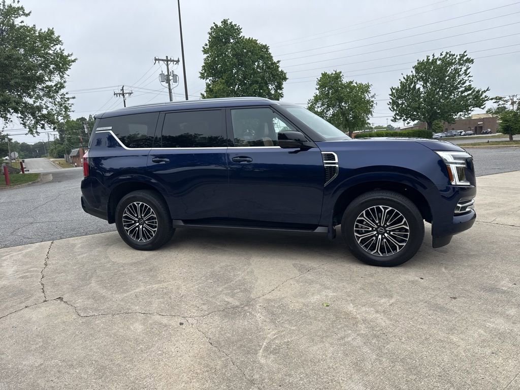 Used 2025 Nissan Armada SL AWD/4WD image 3