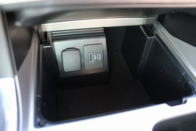 Used 2023 Ford Explorer Limited image 21