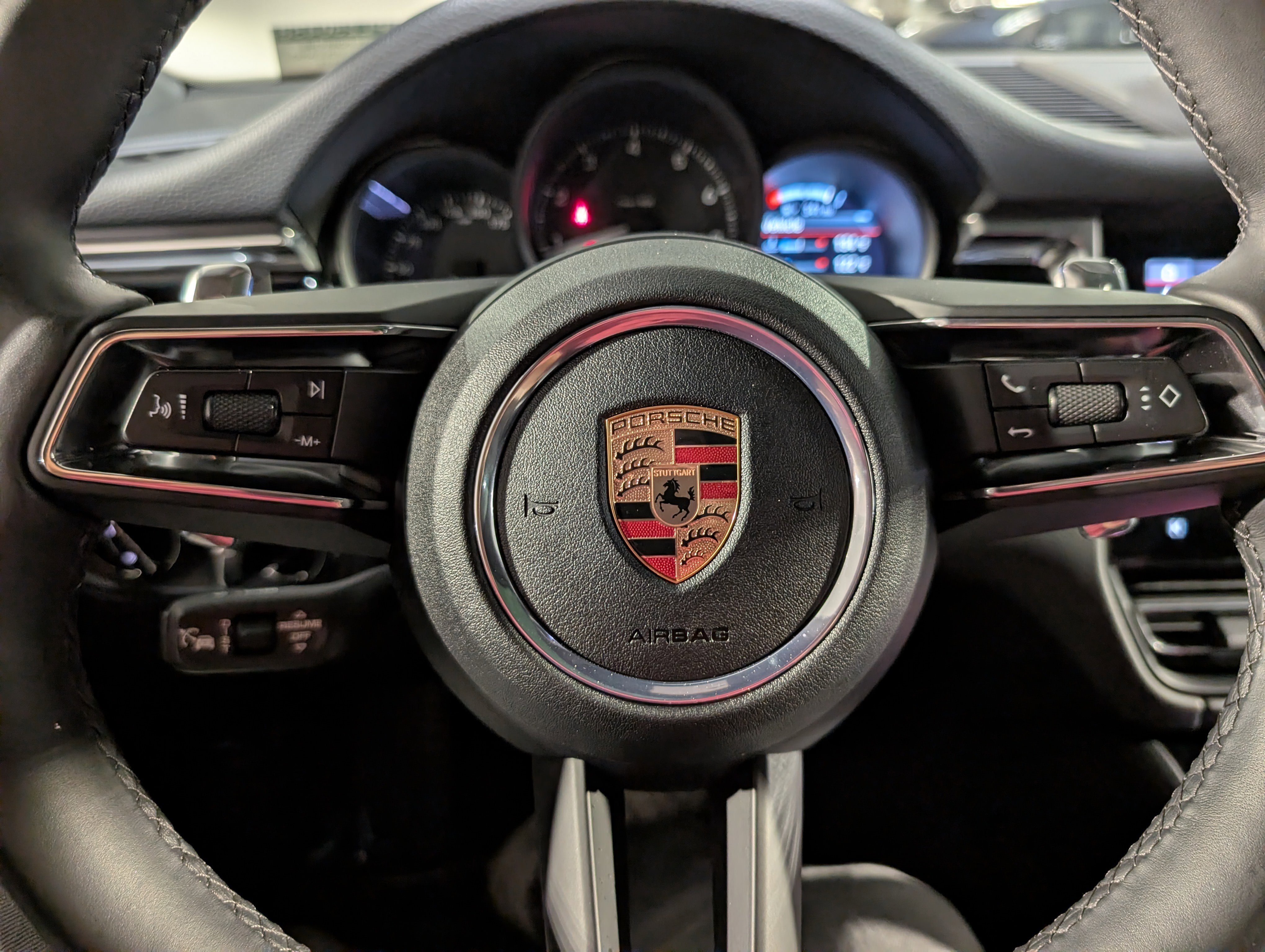 Certified 2025 Porsche Macan image 25