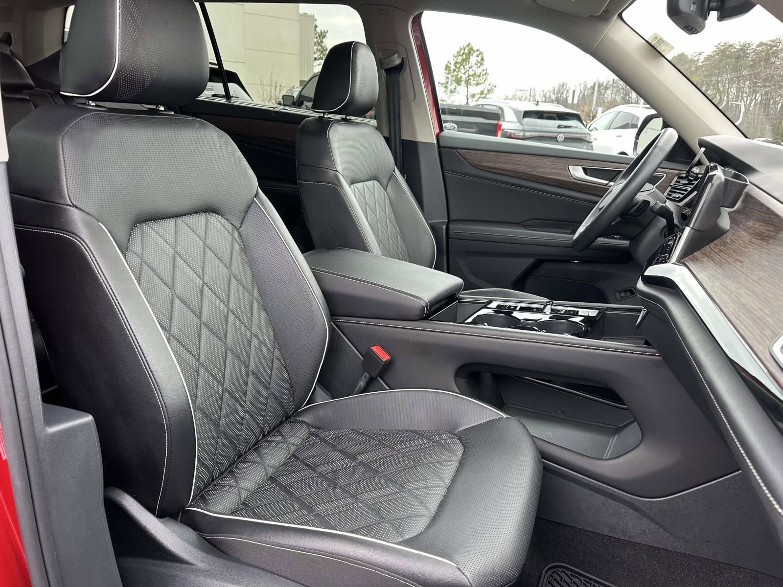 Certified 2025 Volkswagen Atlas SEL Premium R-Line image 10