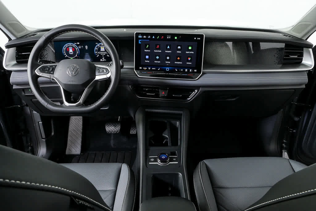 Certified 2025 Volkswagen Tiguan SE FWD image 21