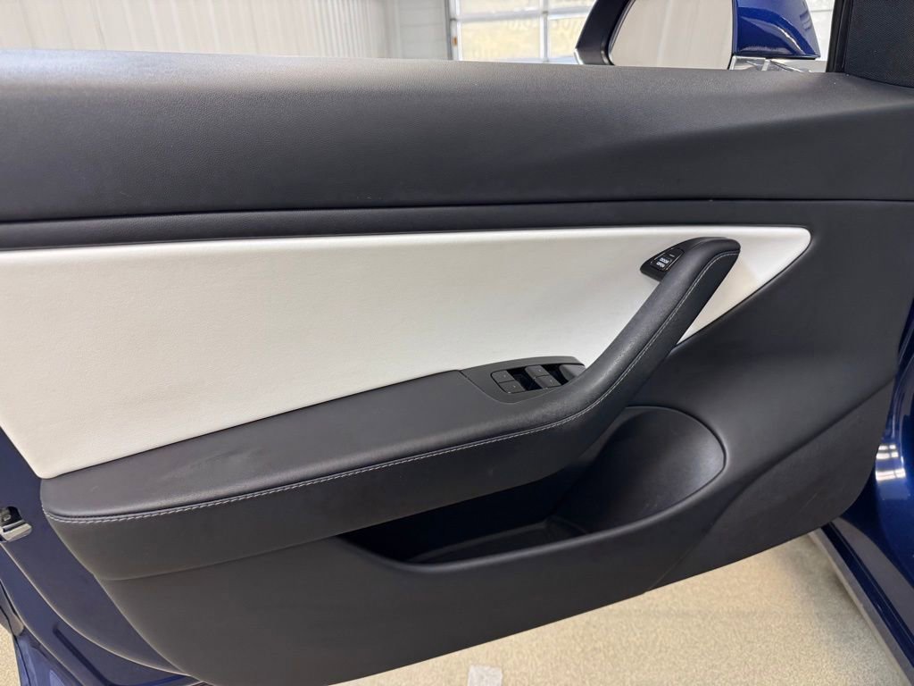 Used 2020 Tesla Model 3 Standard Range Plus image 8