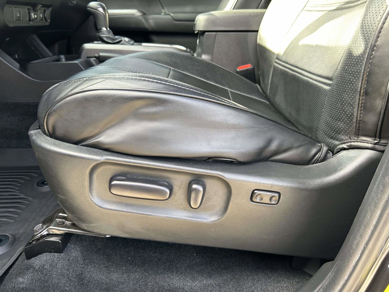 Used 2023 Toyota Tacoma TRD Sport w/ Black Out Package (TMS) image 15