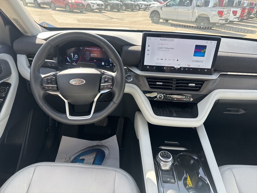 Used 2025 Ford Explorer Platinum w/ Ultimate Package image 6