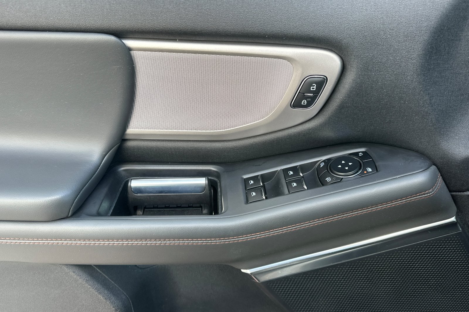 Used 2025 Ford Expedition Active AWD/4WD image 11