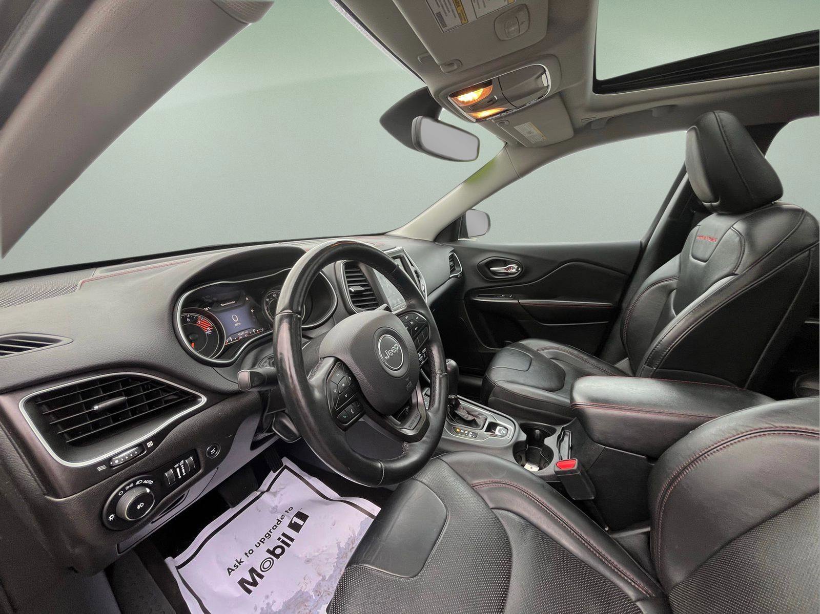 Used 2019 Jeep Cherokee Trailhawk image 13