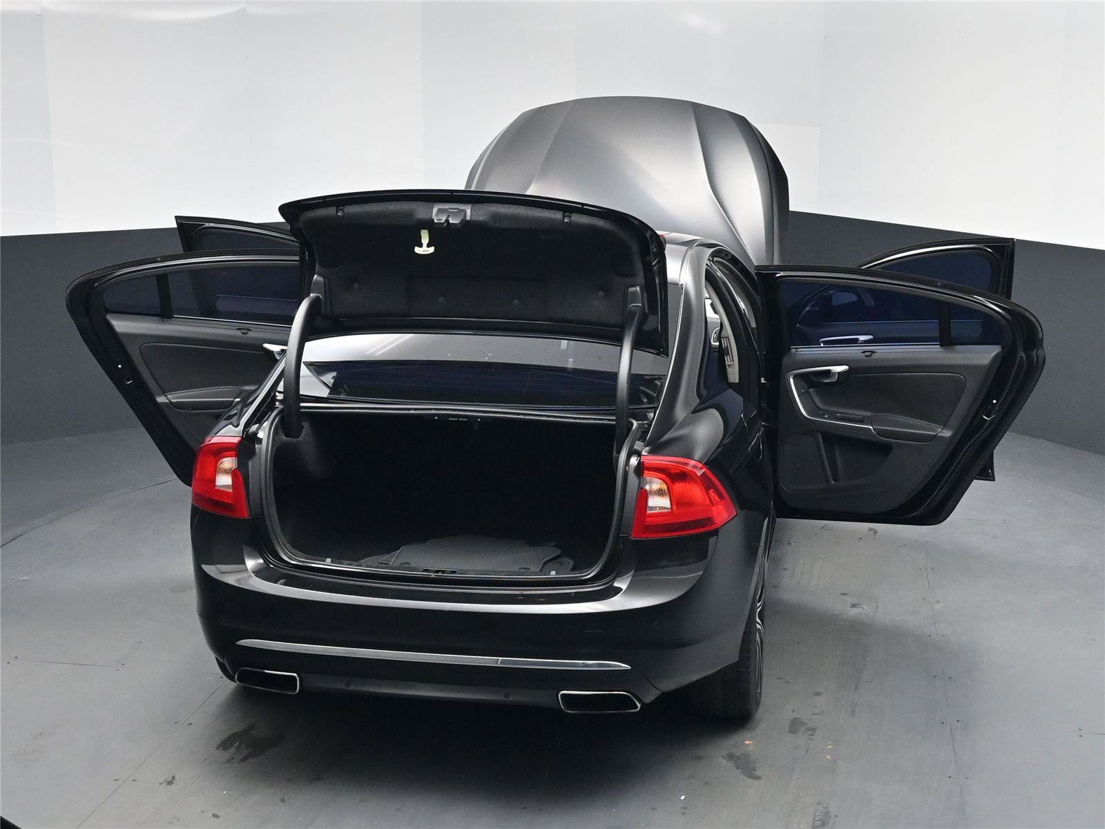 Used 2018 Volvo S60 T5 Inscription image 25