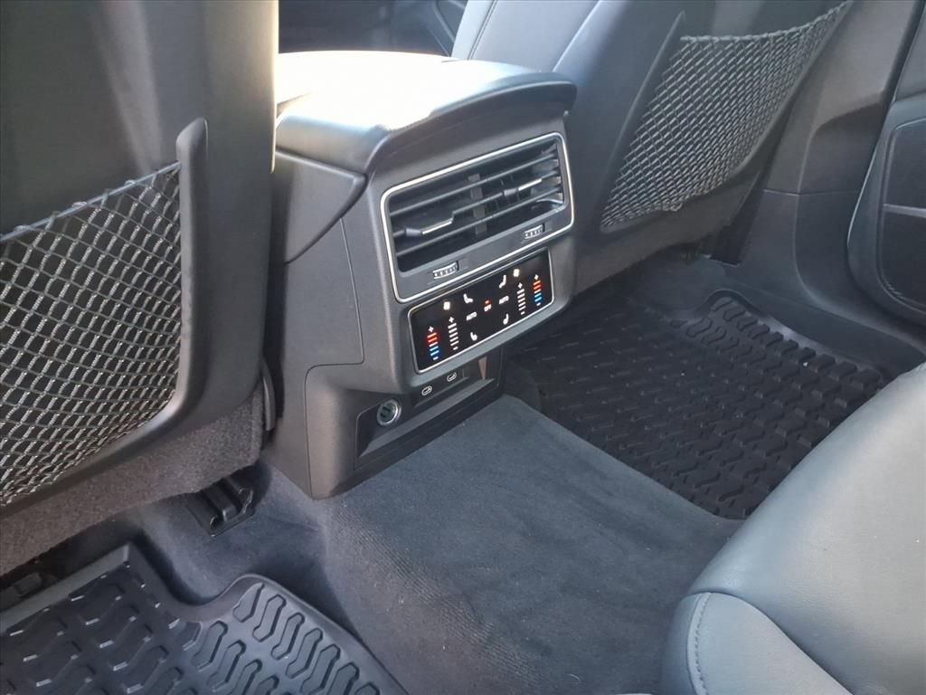 Used 2023 Audi Q7 3.0T Prestige image 19