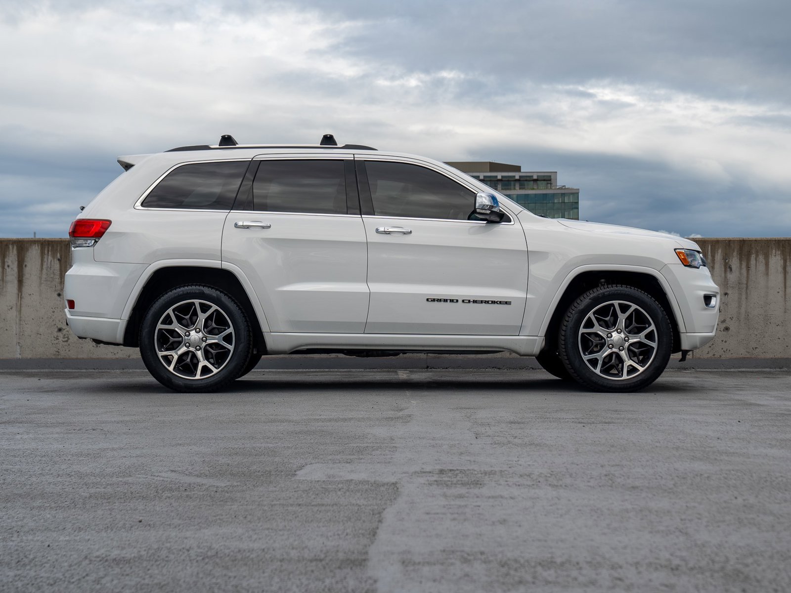 Used 2020 Jeep Grand Cherokee Overland AWD/4WD image 6