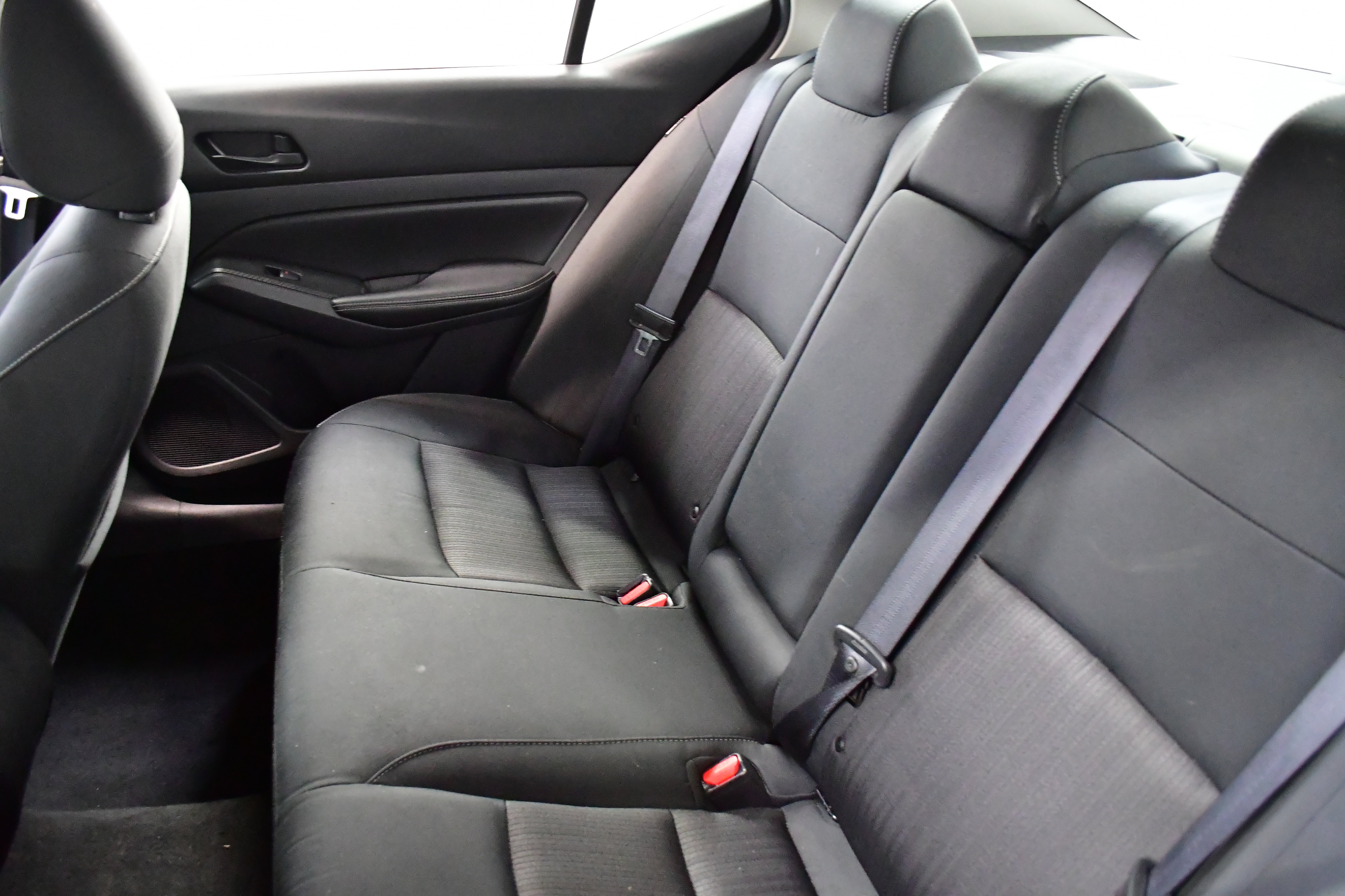 Used 2025 Nissan Altima 2.5 SV FWD image 10