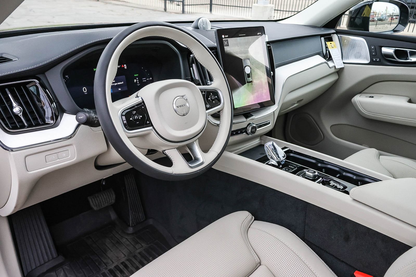 New 2026 Volvo XC60 T8 Ultra w/ Climate Package image 29