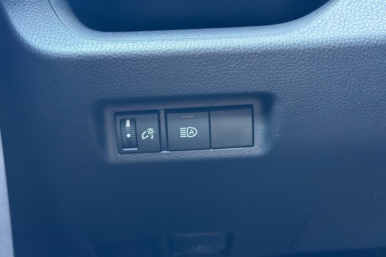 Used 2019 Toyota RAV4 LE w/ Carpet Mat Package FWD image 34