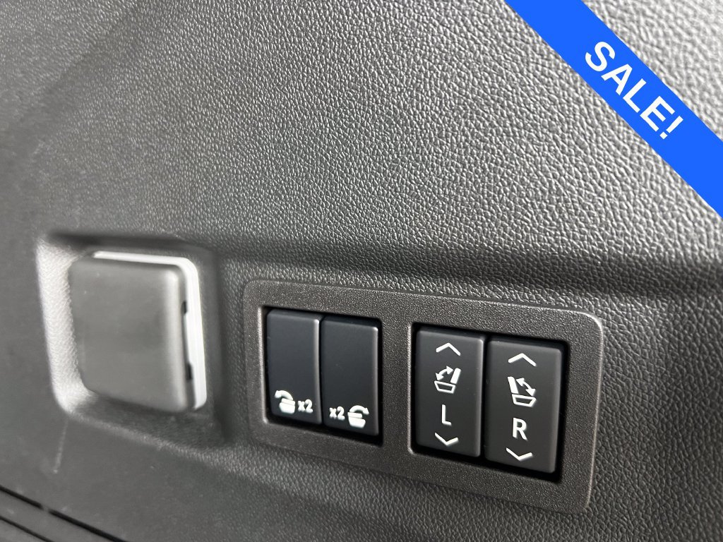 Used 2025 Chevrolet Tahoe Premier AWD/4WD image 16