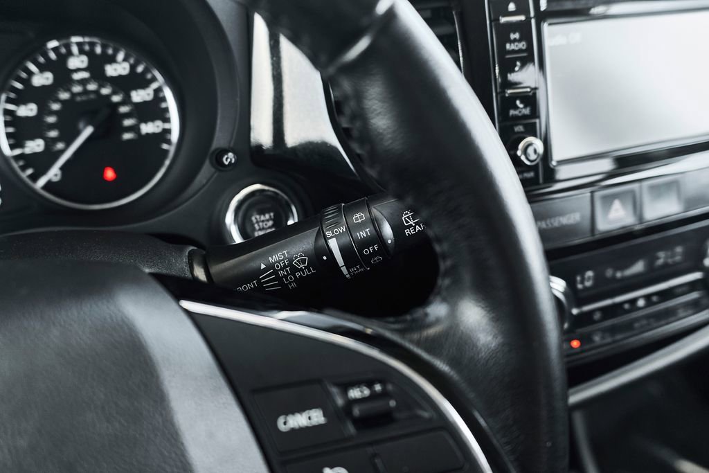 Used 2016 Mitsubishi Outlander SE AWD/4WD image 29