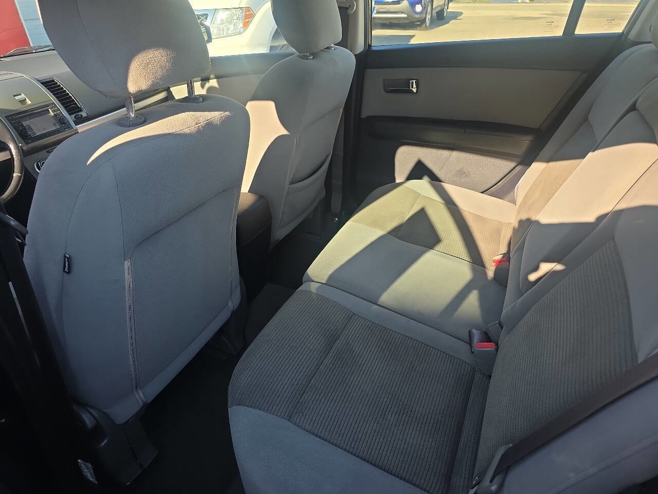 Used 2012 Nissan Sentra 2.0 SR w/ Special Edition Pkg FWD image 7