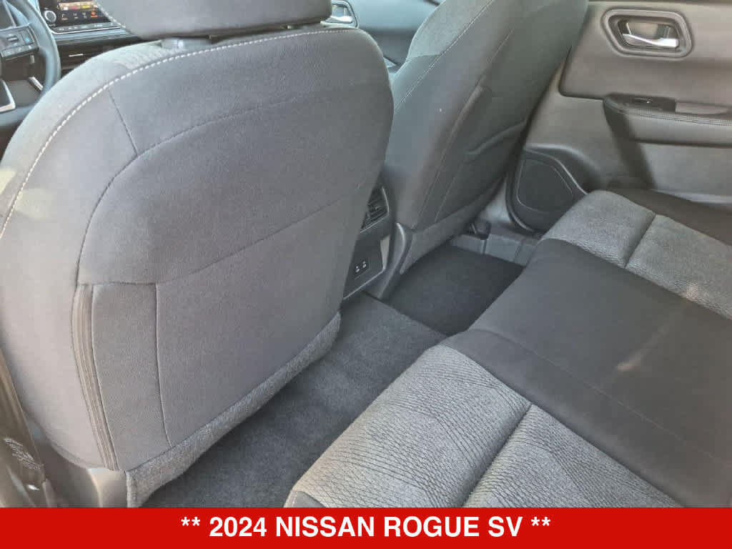 Used 2024 Nissan Rogue SV AWD/4WD image 17