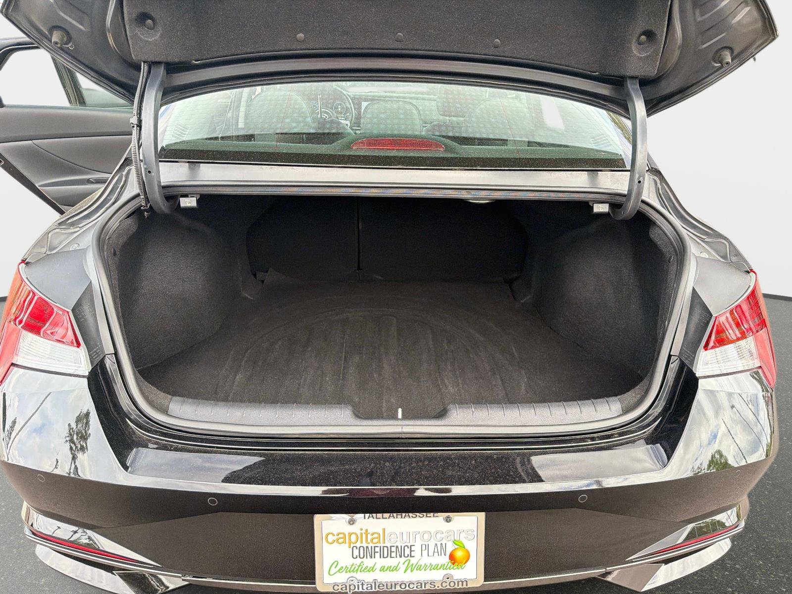 Used 2023 Hyundai Elantra Limited image 11