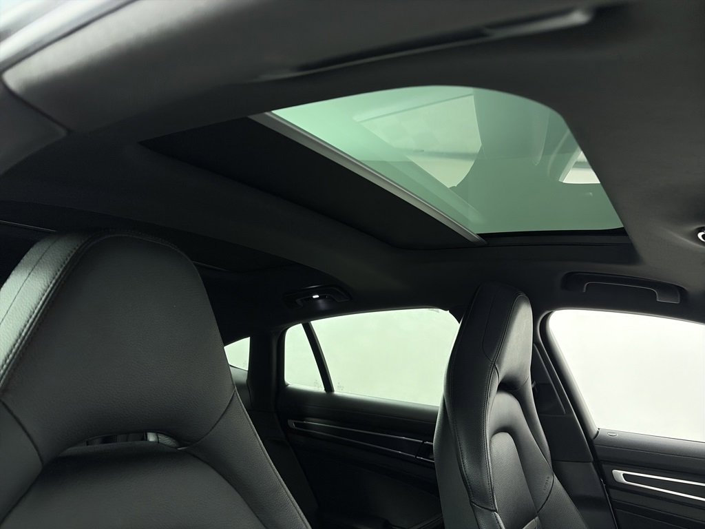 Used 2019 Porsche Panamera image 32