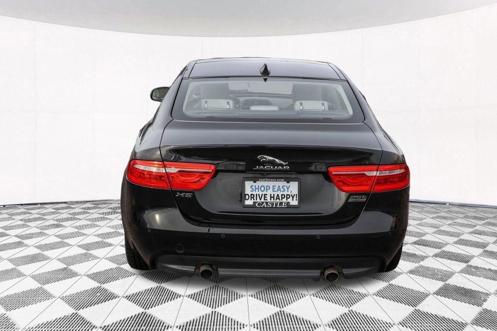 Used 2018 Jaguar XE Premium image 8