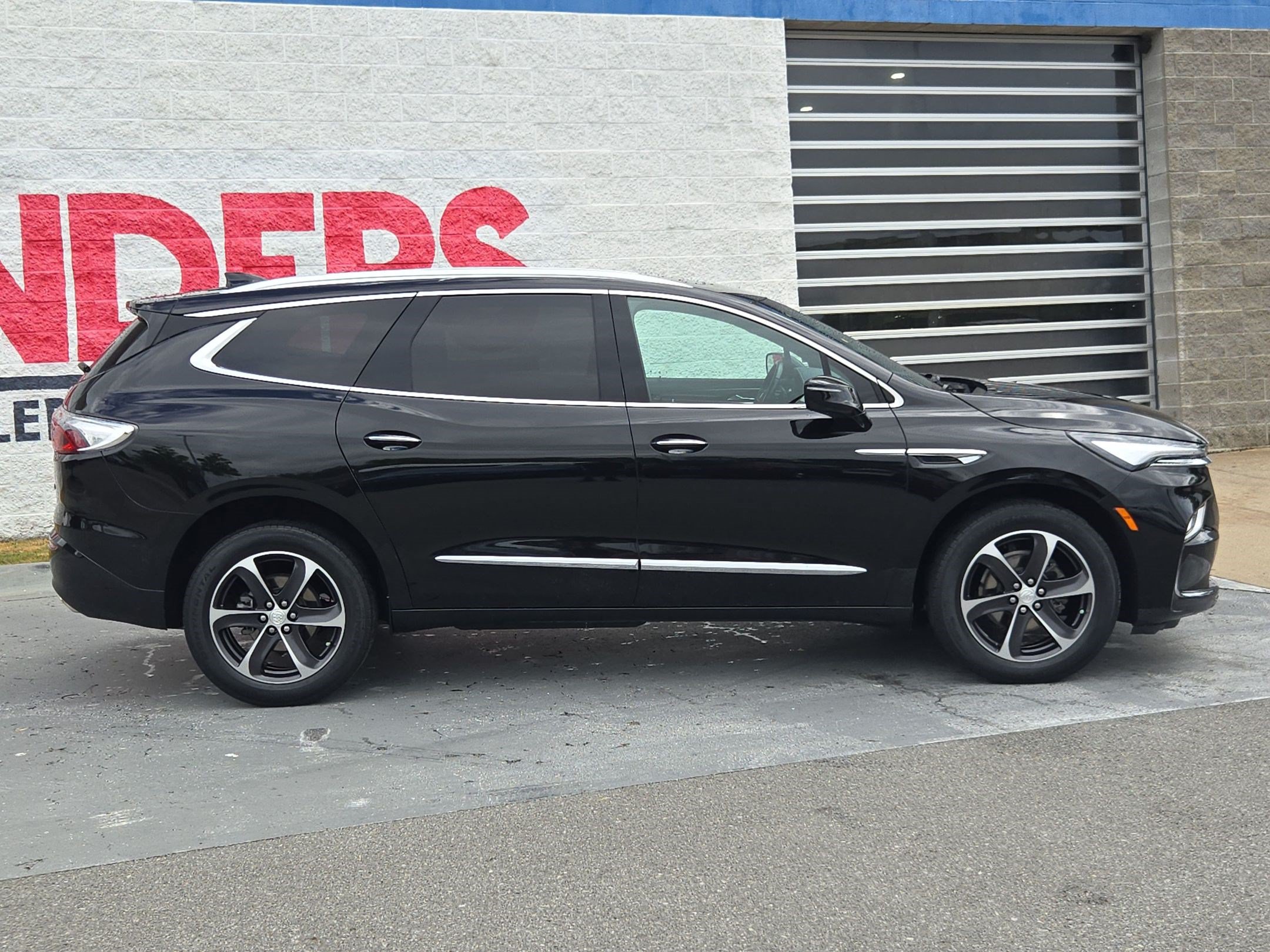 Used 2022 Buick Enclave Essence w/ Experience Buick Package FWD image 8