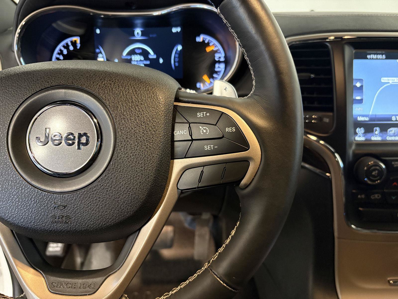 Used 2015 Jeep Grand Cherokee Overland AWD/4WD image 25