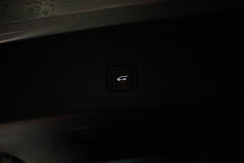 Used 2023 Chevrolet Traverse LT image 8