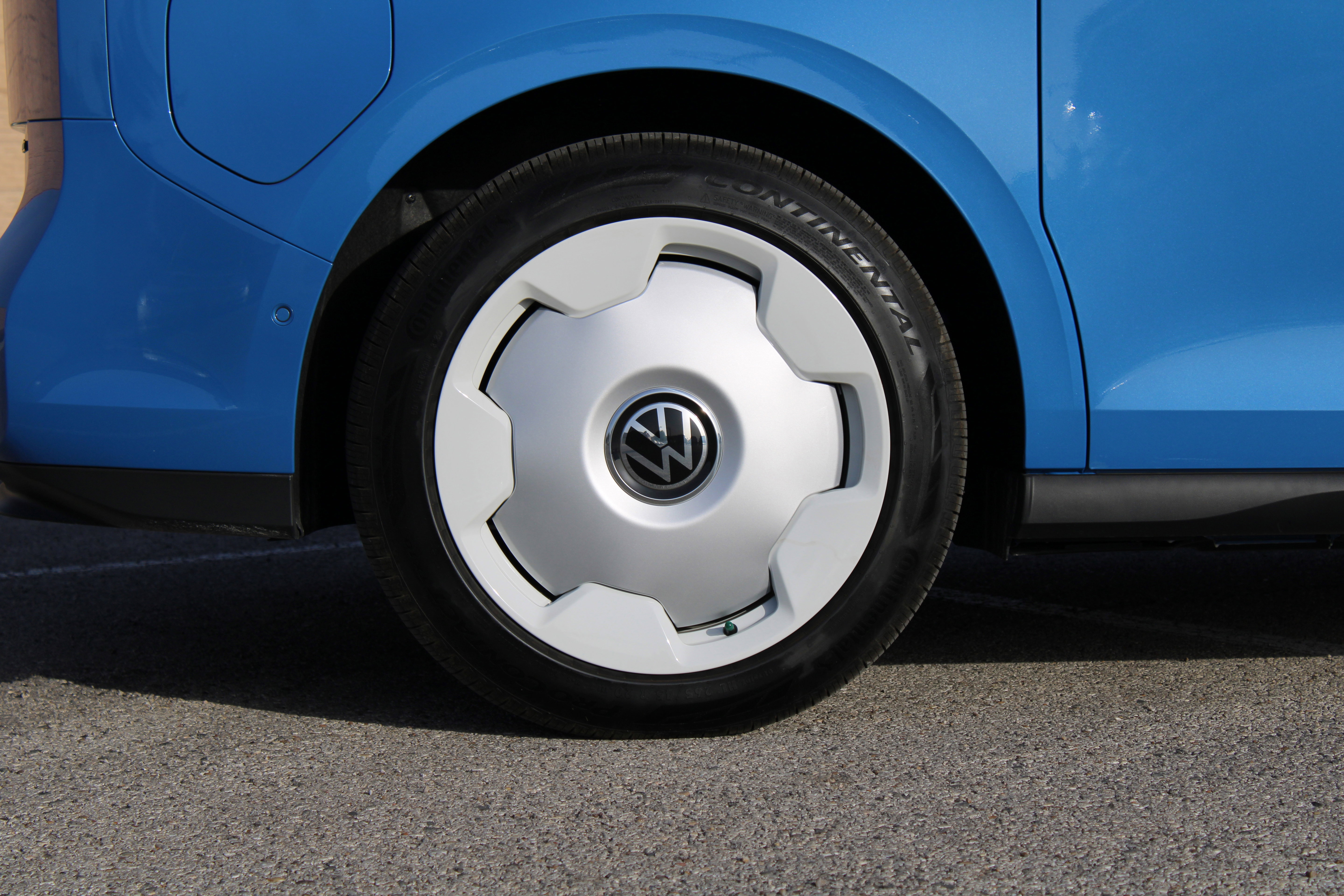 New 2025 Volkswagen ID. Buzz 1st Edition AWD/4WD image 18