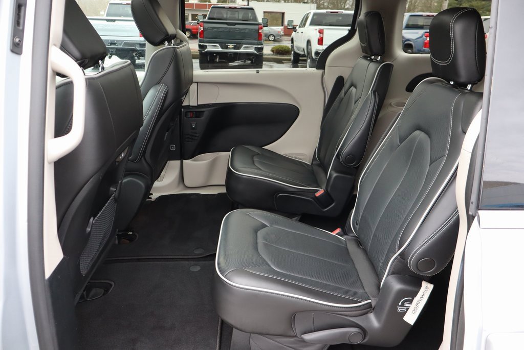 Used 2022 Chrysler Pacifica Limited image 33