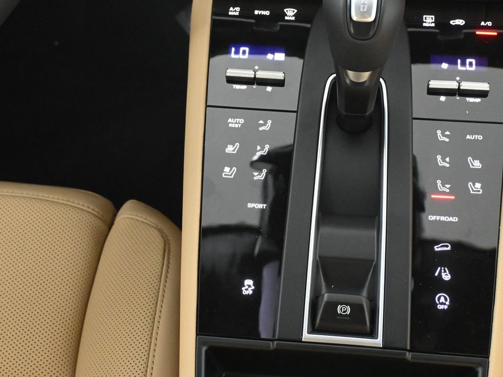 New 2026 Porsche Macan AWD/4WD image 25