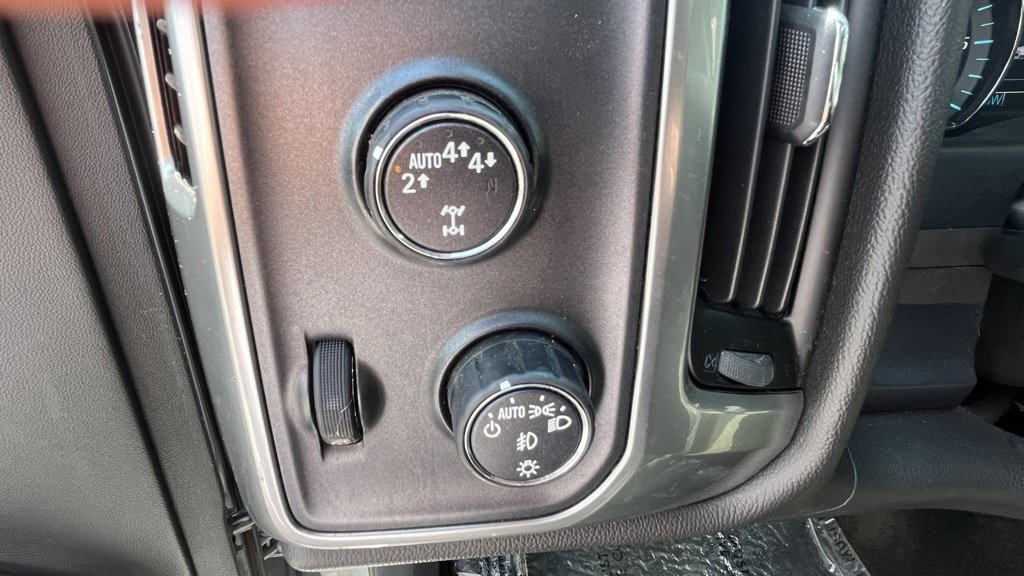 Used 2018 Chevrolet Silverado 1500 LT w/ All Star Edition image 10