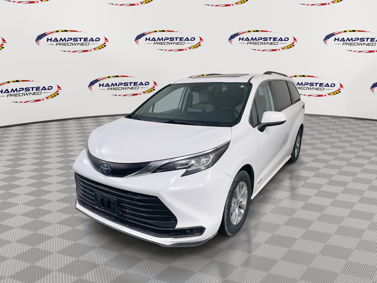Used 2021 Toyota Sienna LE w/ LE Plus Package image 1