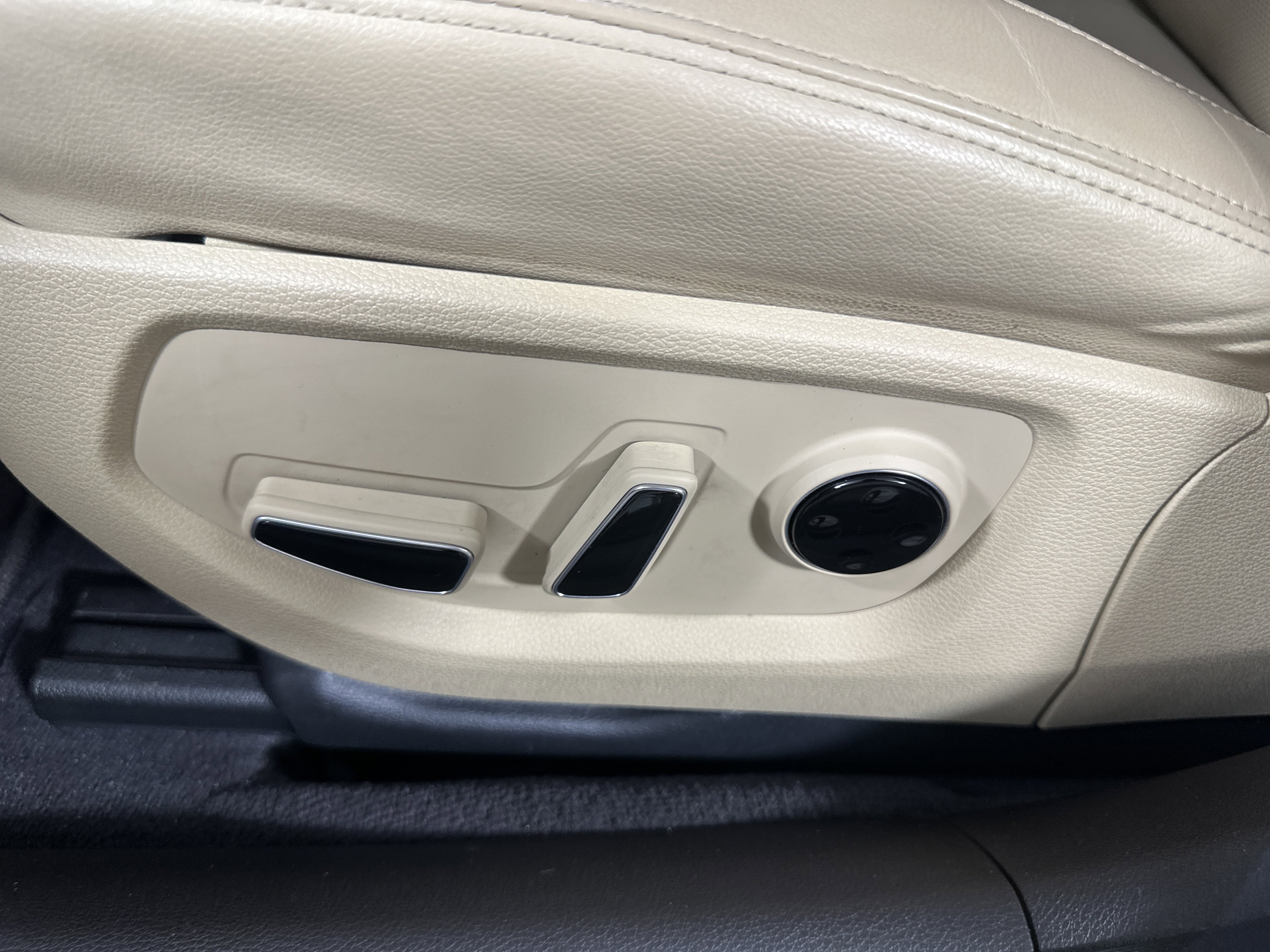 Used 2015 Hyundai Genesis 3.8 w/ Option Group 02 image 10